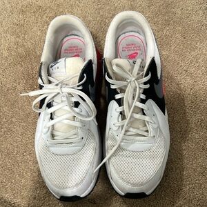 Women’s size 10 Nike air max